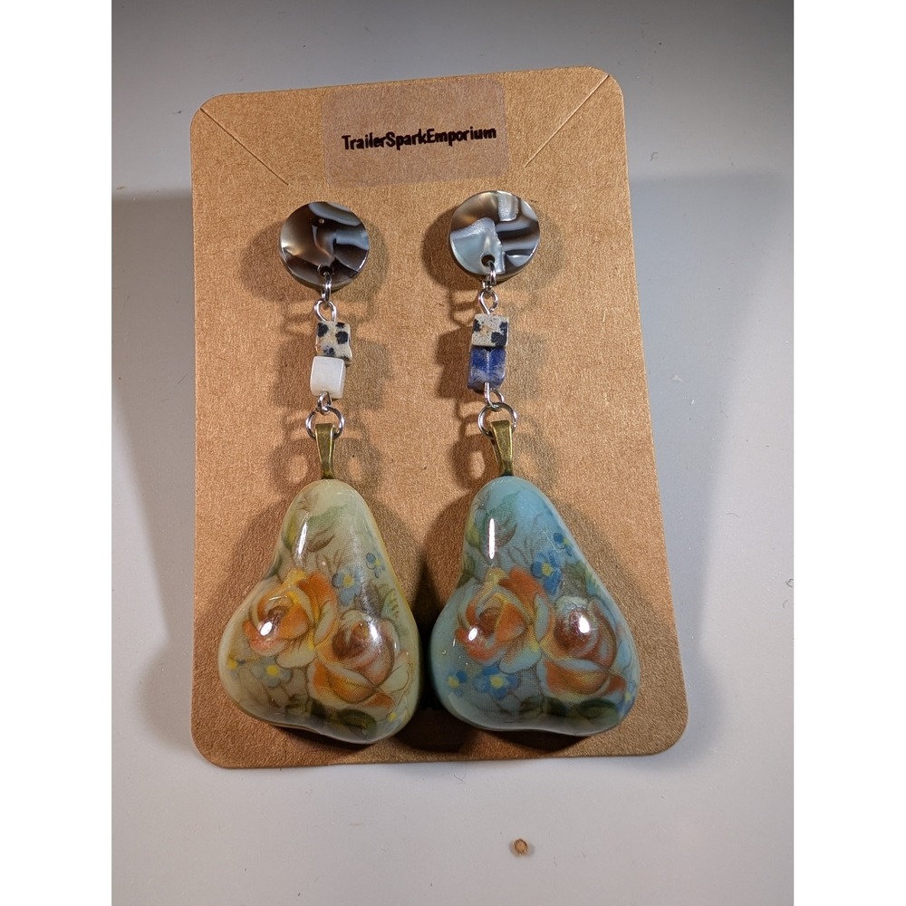 TrailerSparkEmporium Resin Floral Pendant Drop Earrings‎ Nickel Free Mismatched